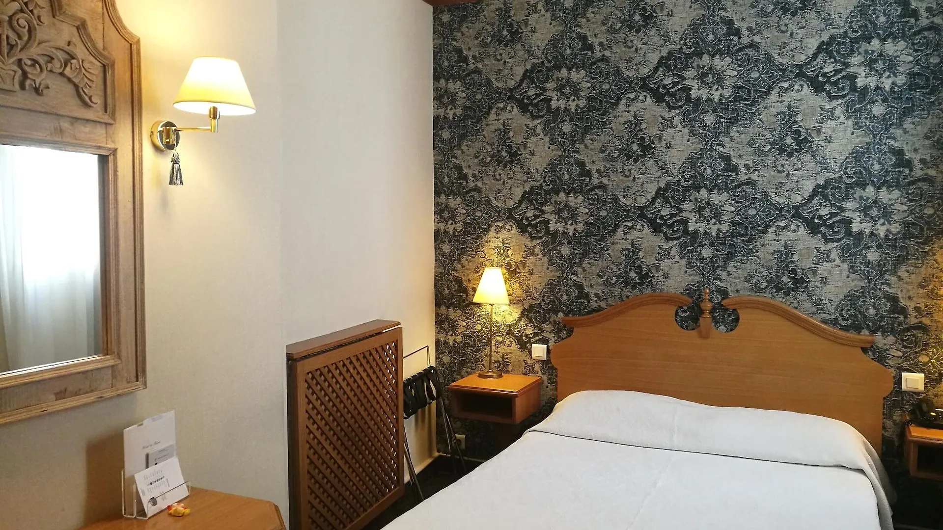 ***  Hotel De Fleurie - Saint-Germain-Des-Pres Paris France